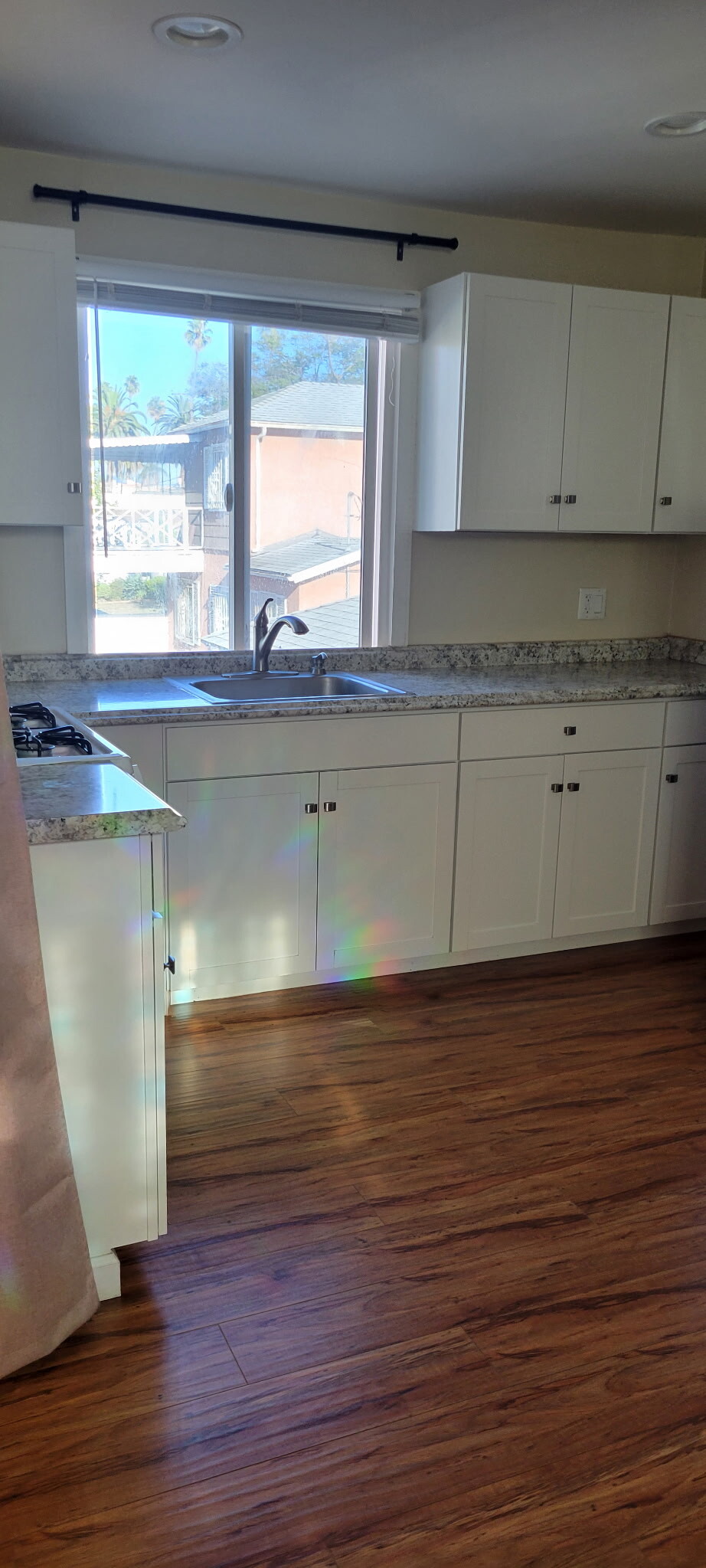 한타 방1화1.5 파킹2대복층구조(1.2층)에어컨, 세탁기혼자사용$1,800 썸네일 4