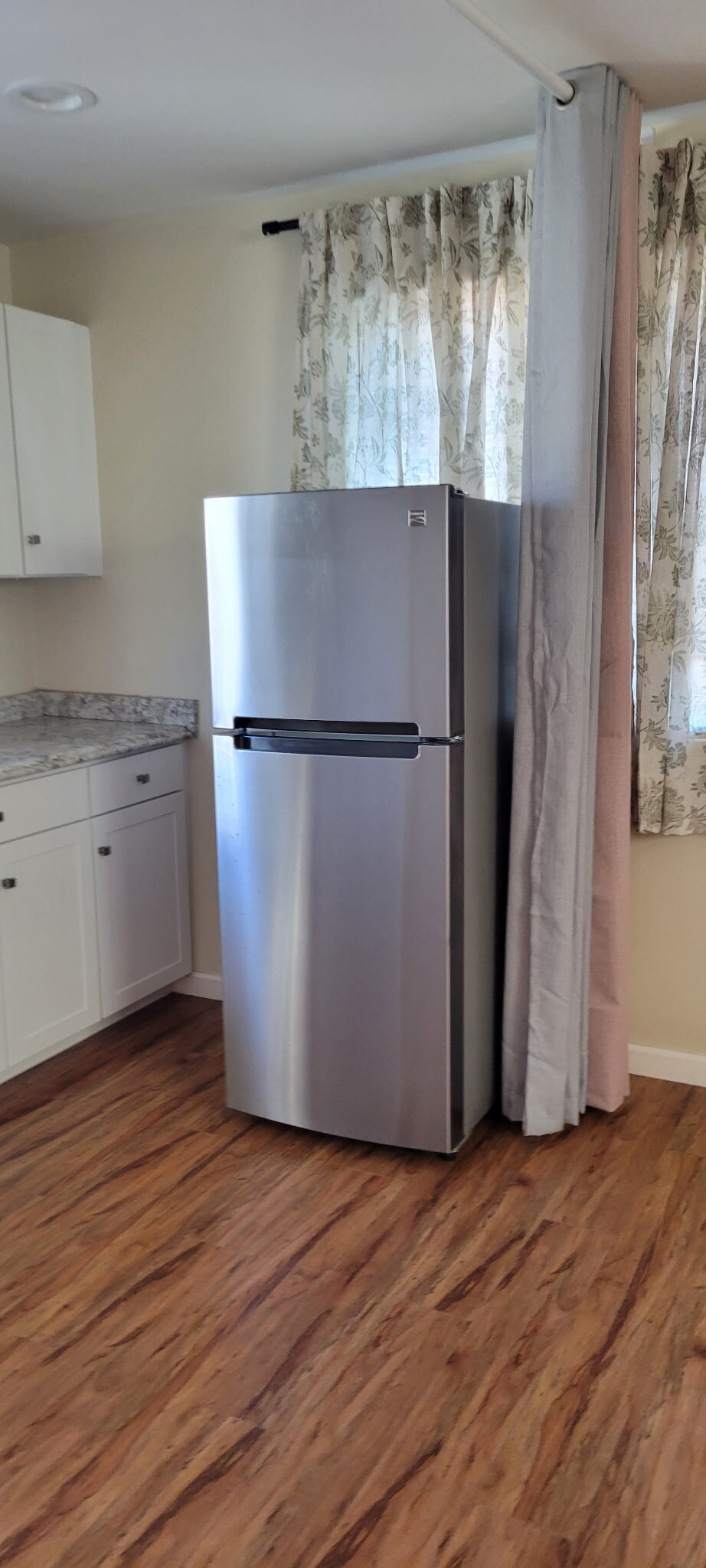 한타 방1화1.5 파킹2대복층구조(1.2층)에어컨, 세탁기혼자사용$1,800 썸네일 5