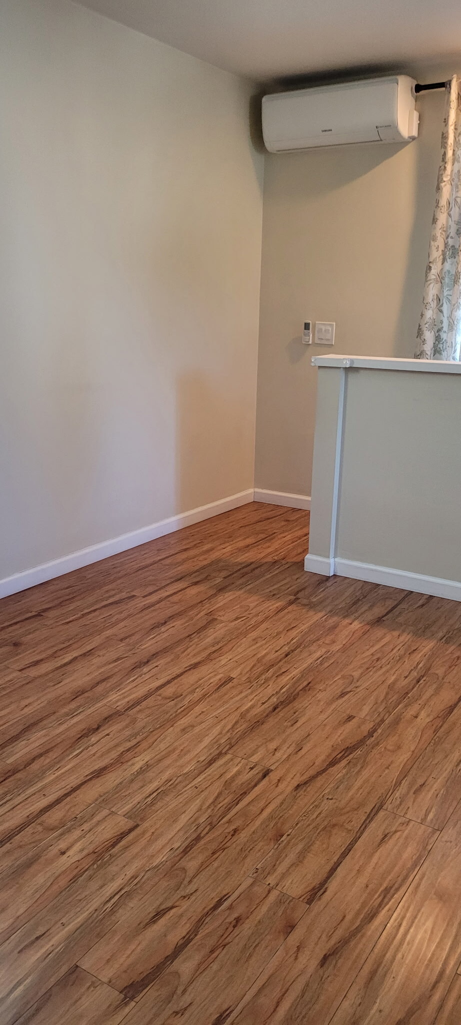 한타 방1화1.5 파킹2대복층구조(1.2층)에어컨, 세탁기혼자사용$1,800 썸네일 7