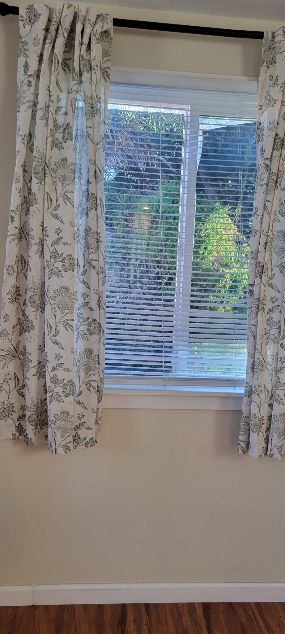 한타 방1화1.5 파킹2대복층구조(1.2층)에어컨, 세탁기혼자사용$1,800 썸네일 8