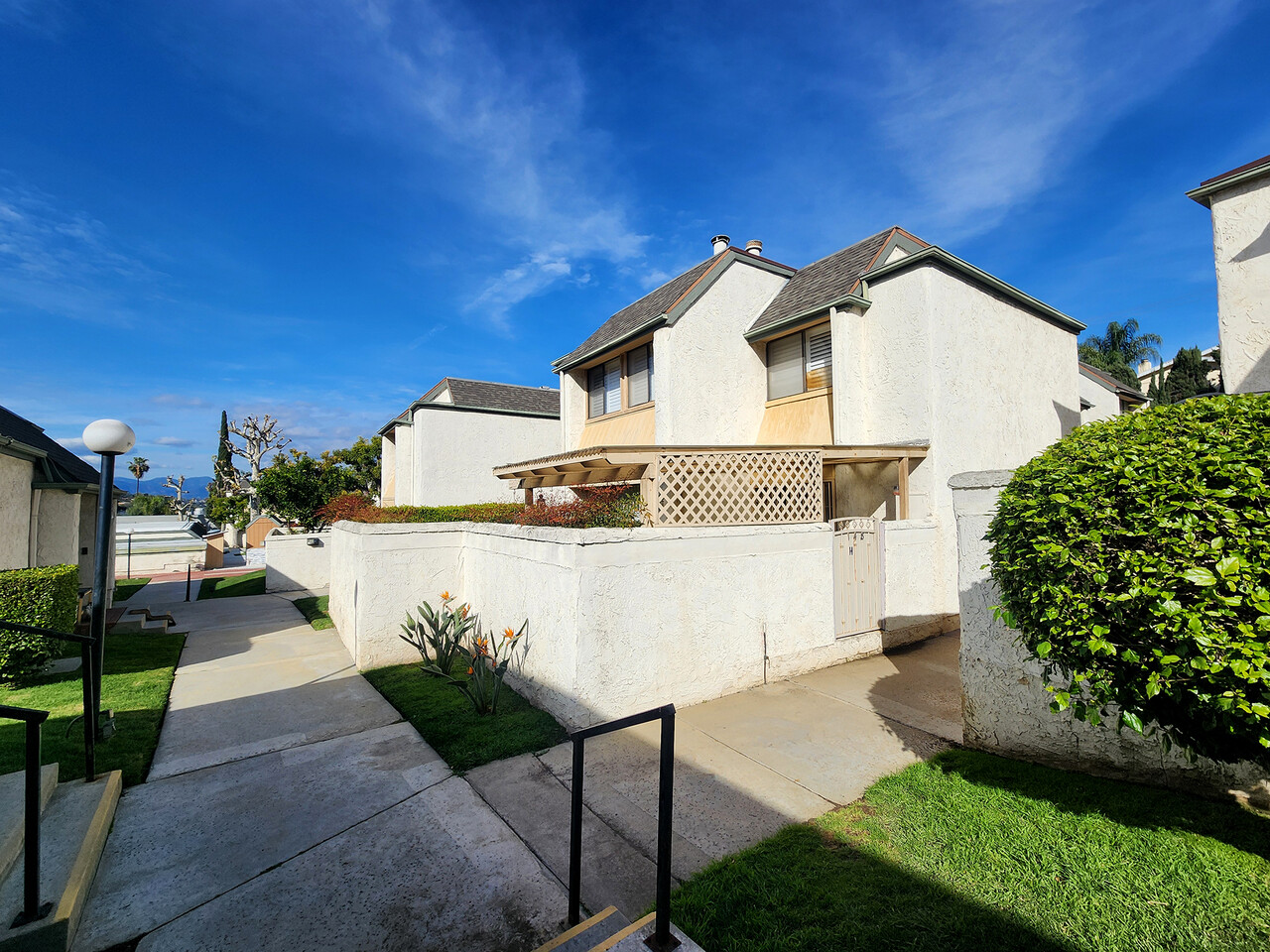 몬트레이파크, 2Bed + 3Bath 2층구조 타운하우스 리스