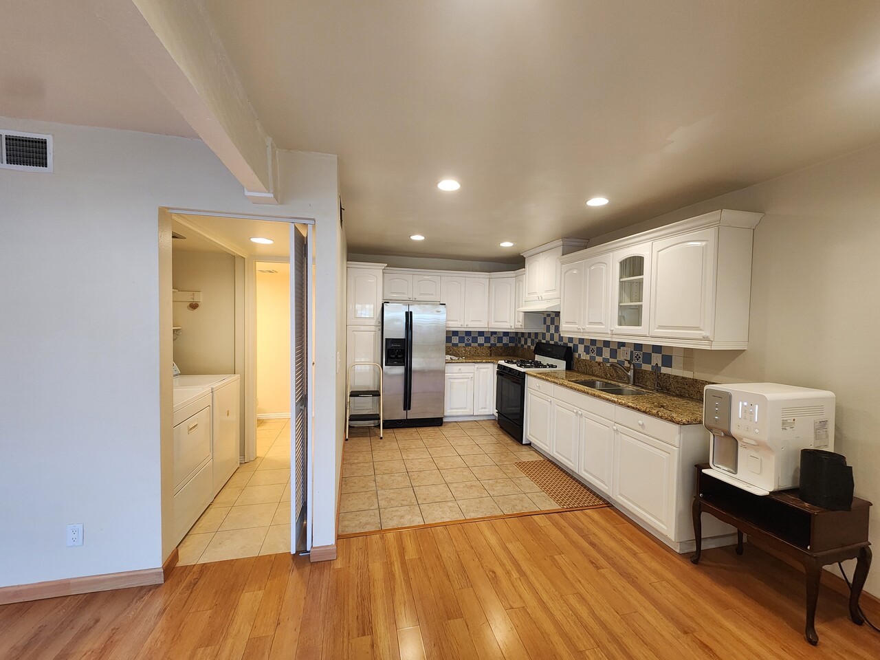 몬트레이파크, 2Bed + 3Bath 2층구조 타운하우스 리스 썸네일 4