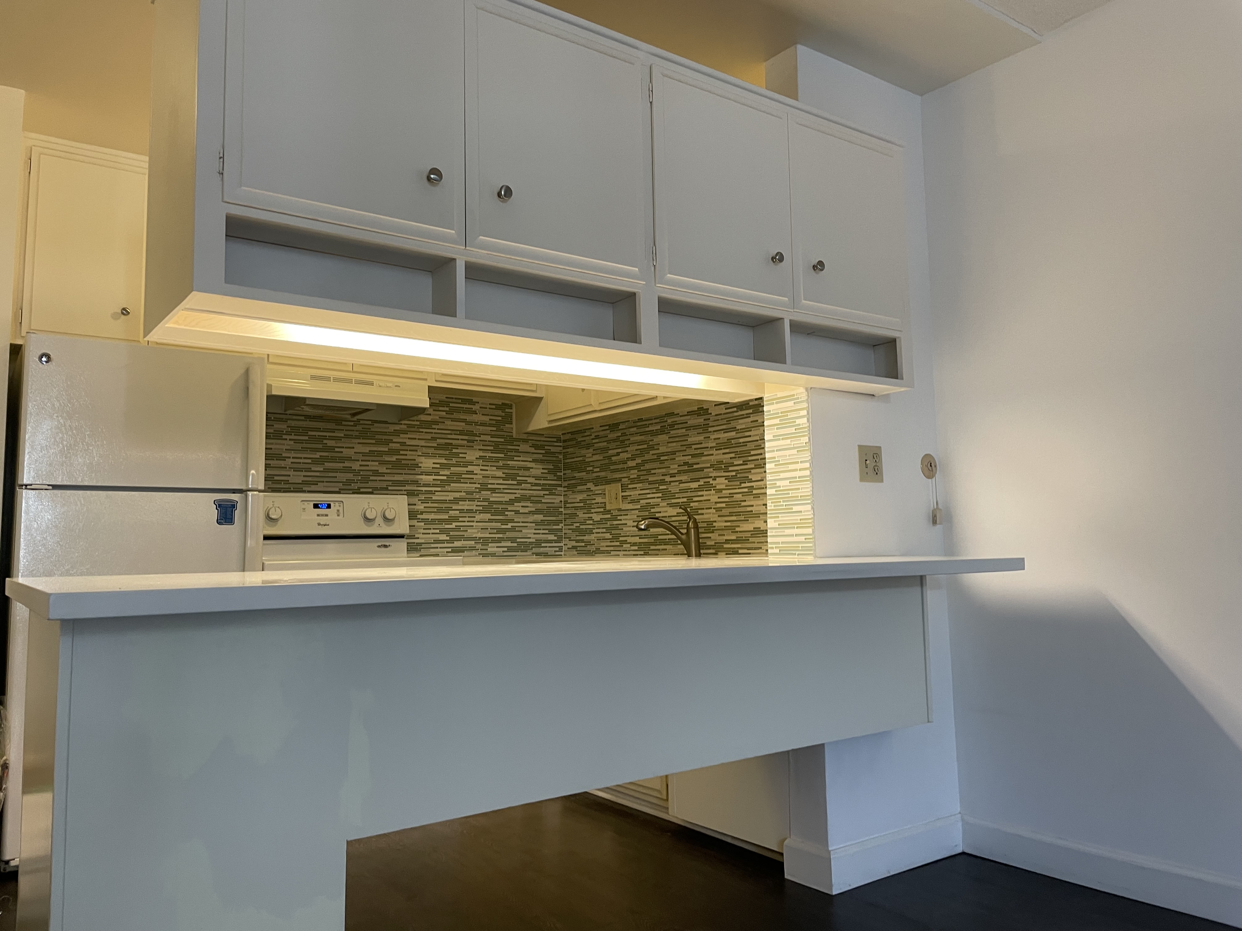 LA한인타운 좋은 위치, 발코니가 있는 넓은 1베드룸/1베스 썸네일 6