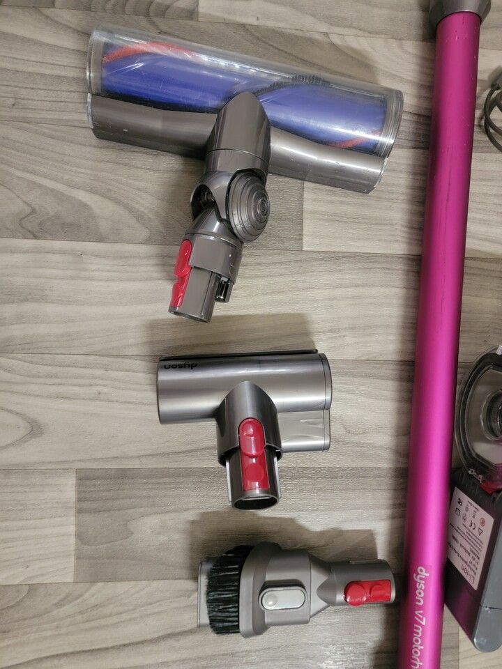 다이슨 v7 썸네일 3