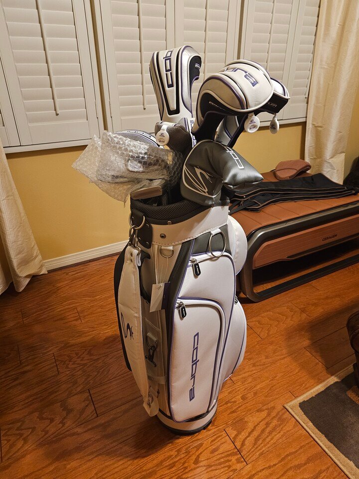 새 골프채 팝니다. (여성용 Cobra Baffler XL 풀세트)