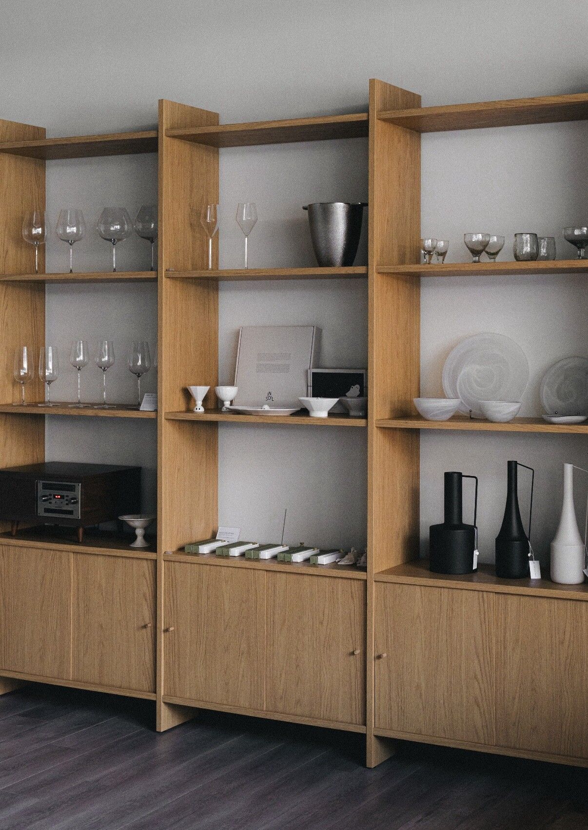 사용한지 2-4 개월 된 새 컨디션의 가구들을 좋은 가격에 판매 합니다.