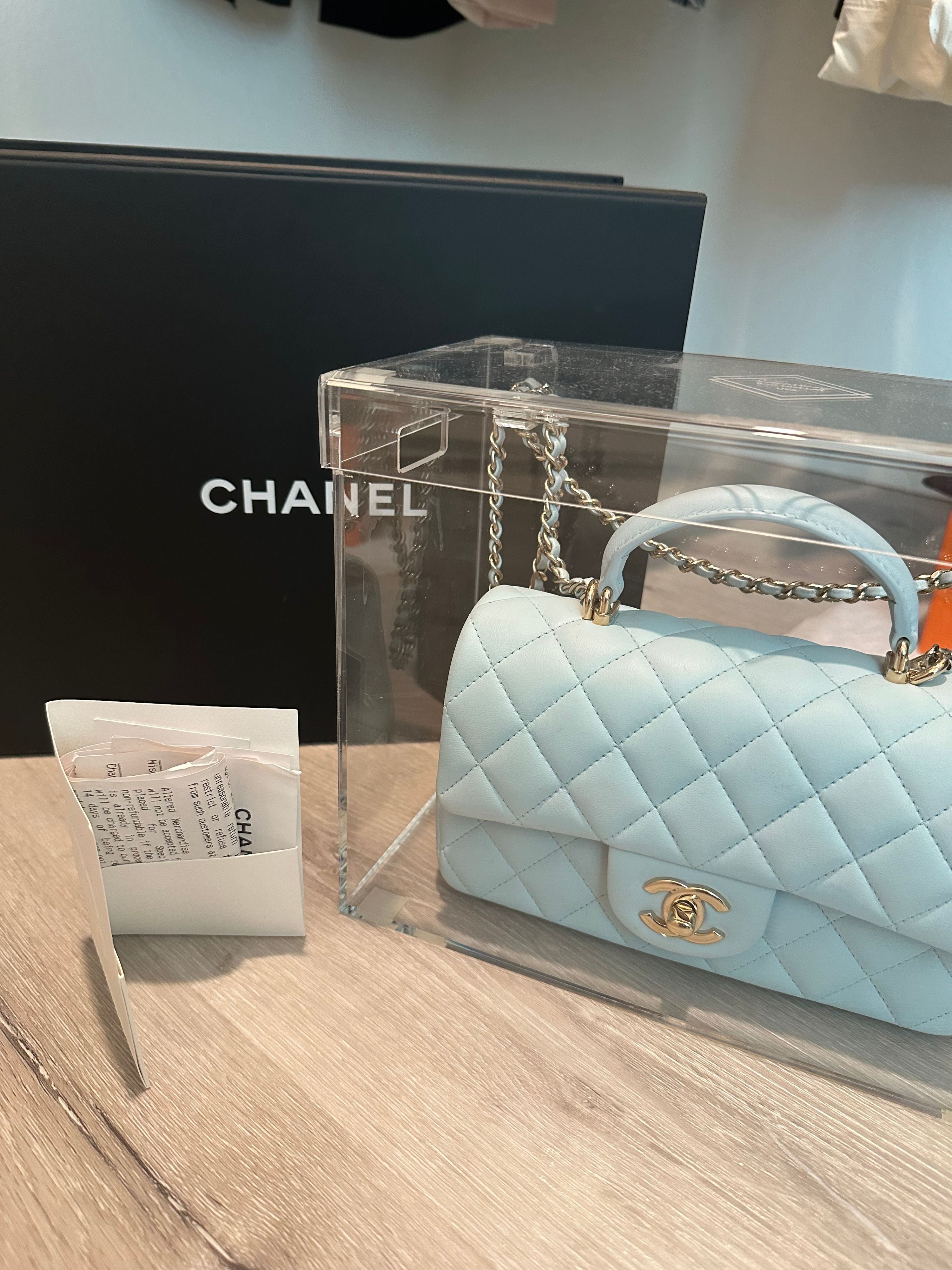 샤넬 뉴미니 클래식 탑핸들 라이트블루 램스킨 이미지 1