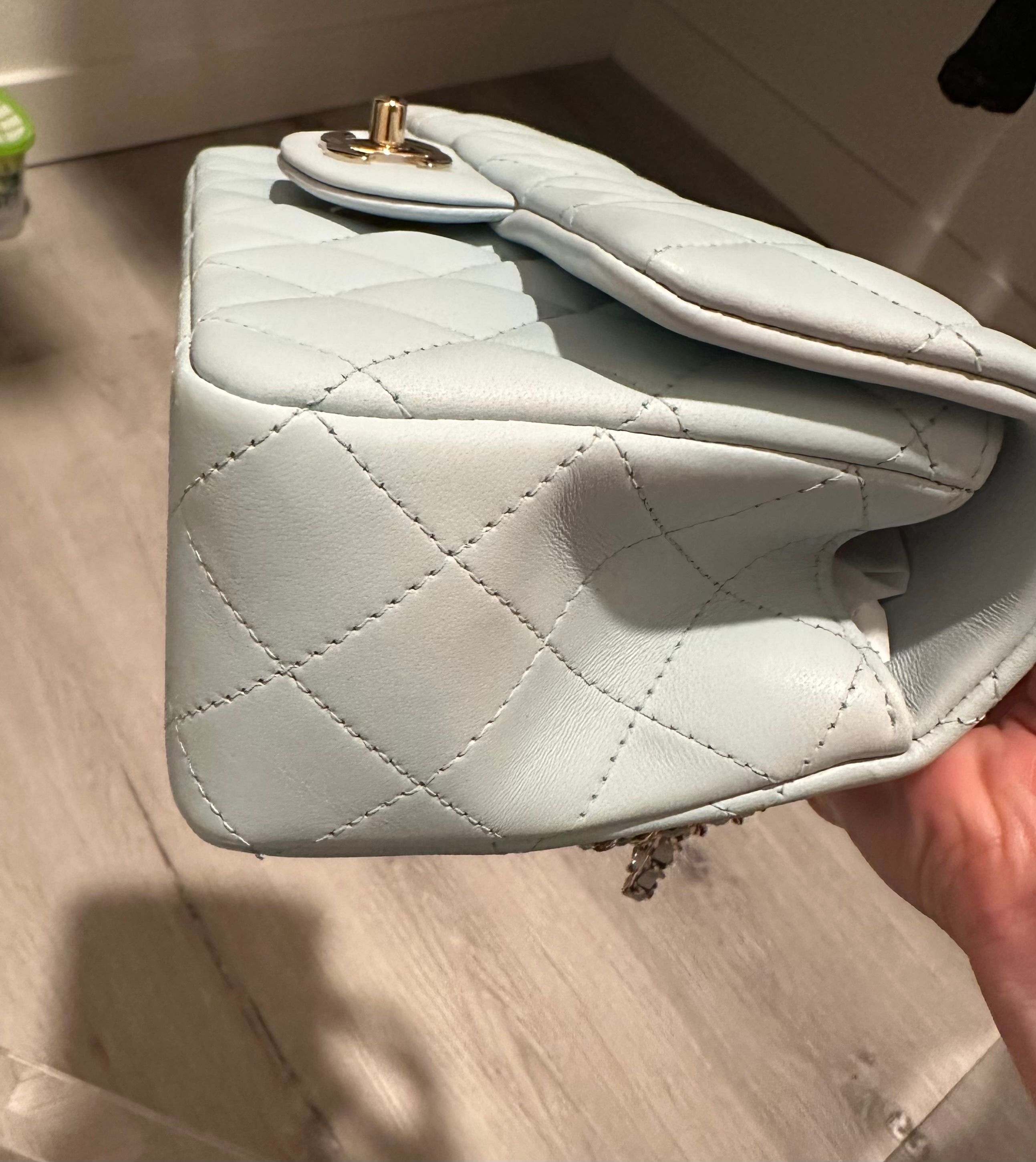 샤넬 뉴미니 클래식 탑핸들 라이트블루 램스킨 썸네일 6