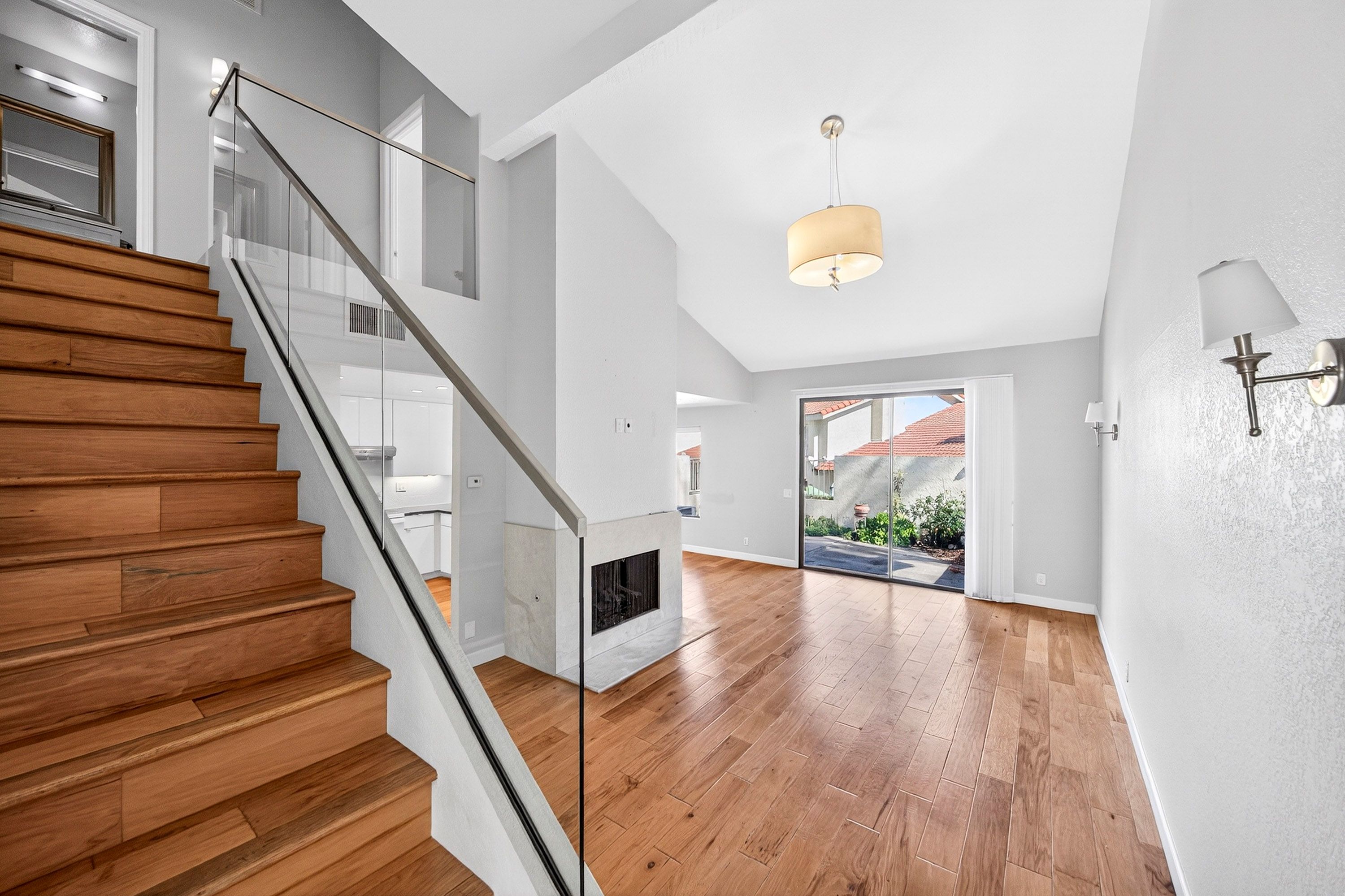 풀러턴 인기 지역 엔드 유닛 렌트! 이미지 1