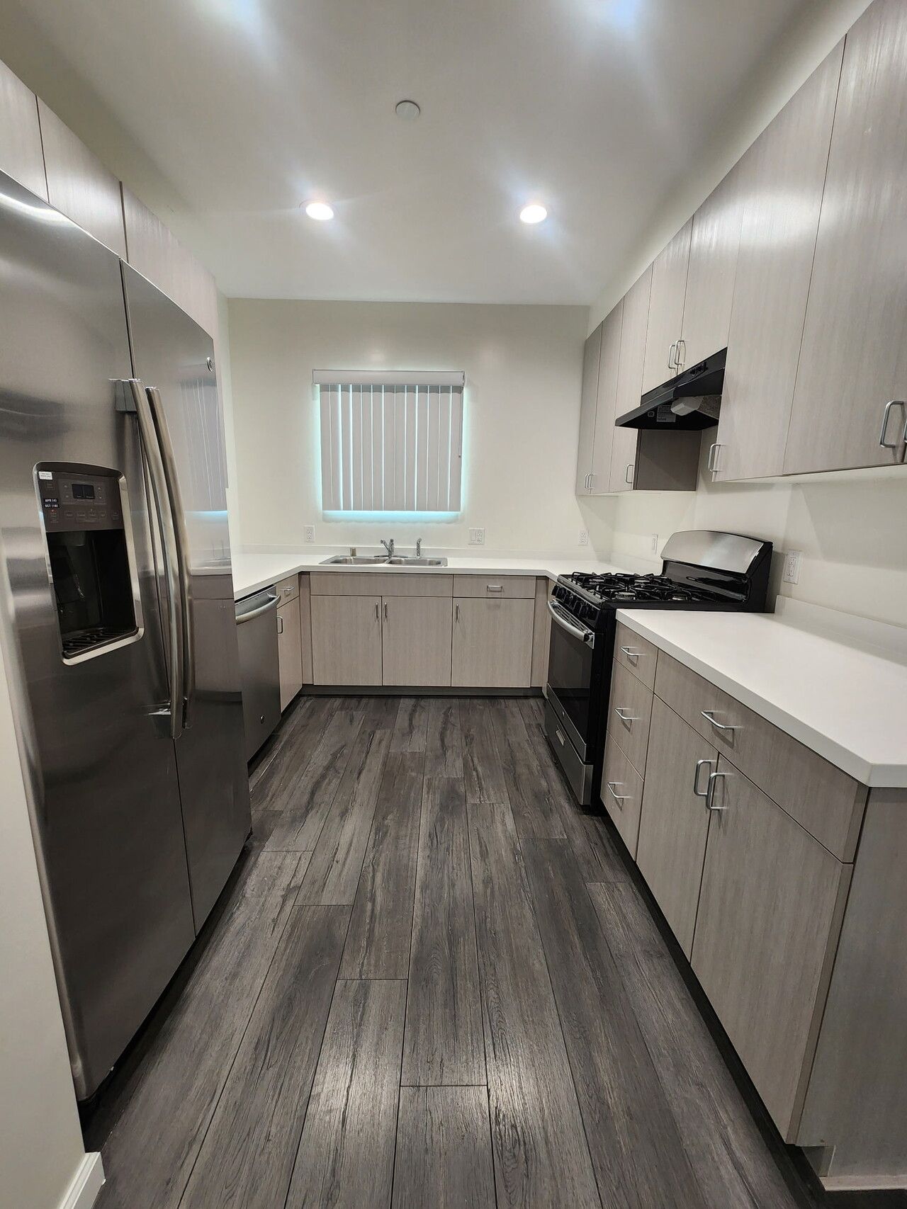 exclusive ready to move in 2.5&2.5 bed and bath apartment unit 이미지 1