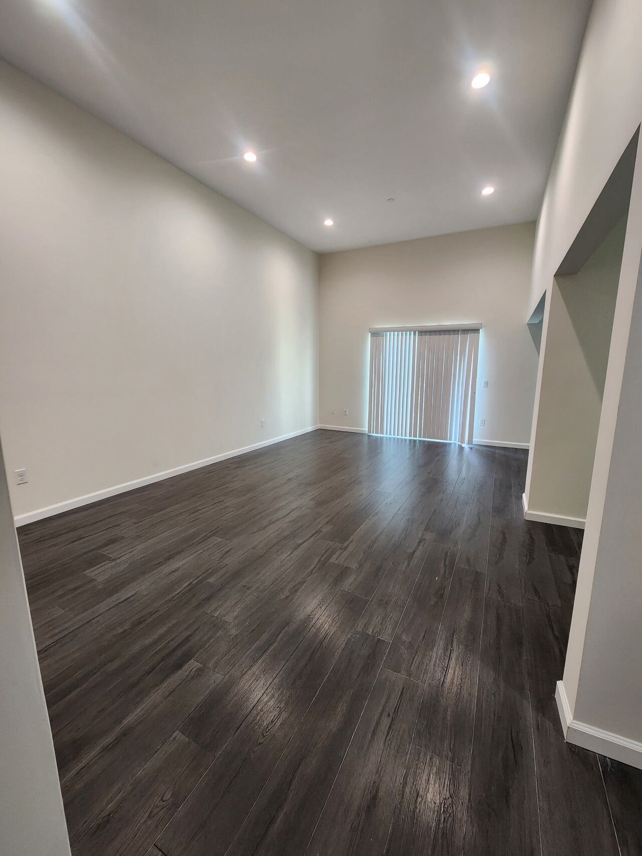 exclusive ready to move in 2.5&2.5 bed and bath apartment unit 썸네일 2