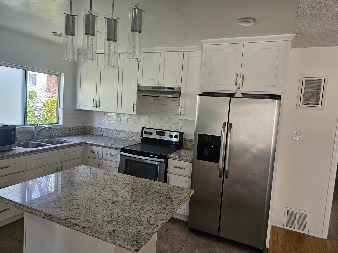 421 S. Manhattan Pl 1bed 1bath