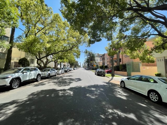 LA한인타운 좋은 위치, 발코니가 있는 넓은 1베드룸/1베스 썸네일 10