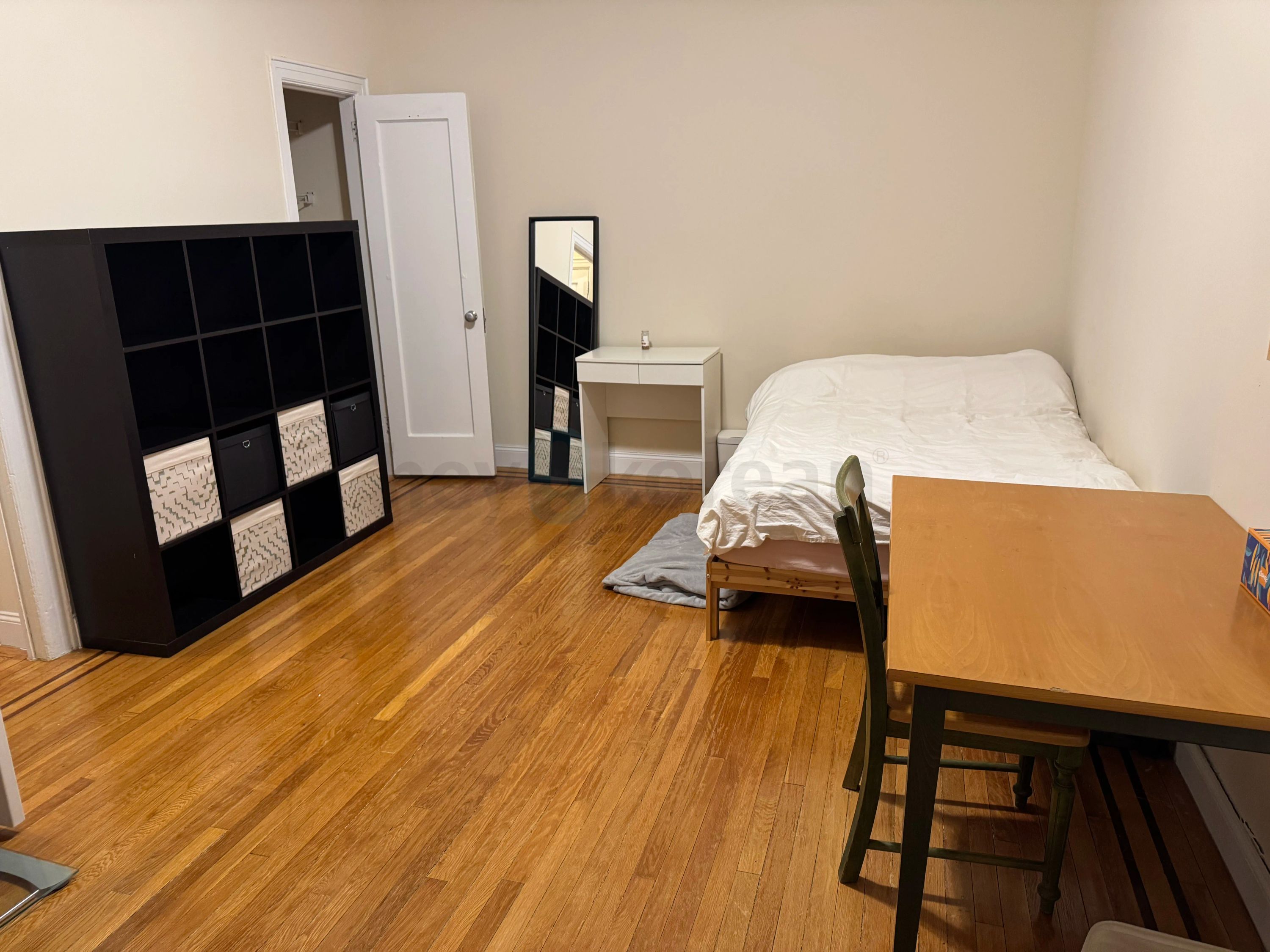 급구!!!165가 브로드웨이역 앞 여성 룸메구해요 이미지 1