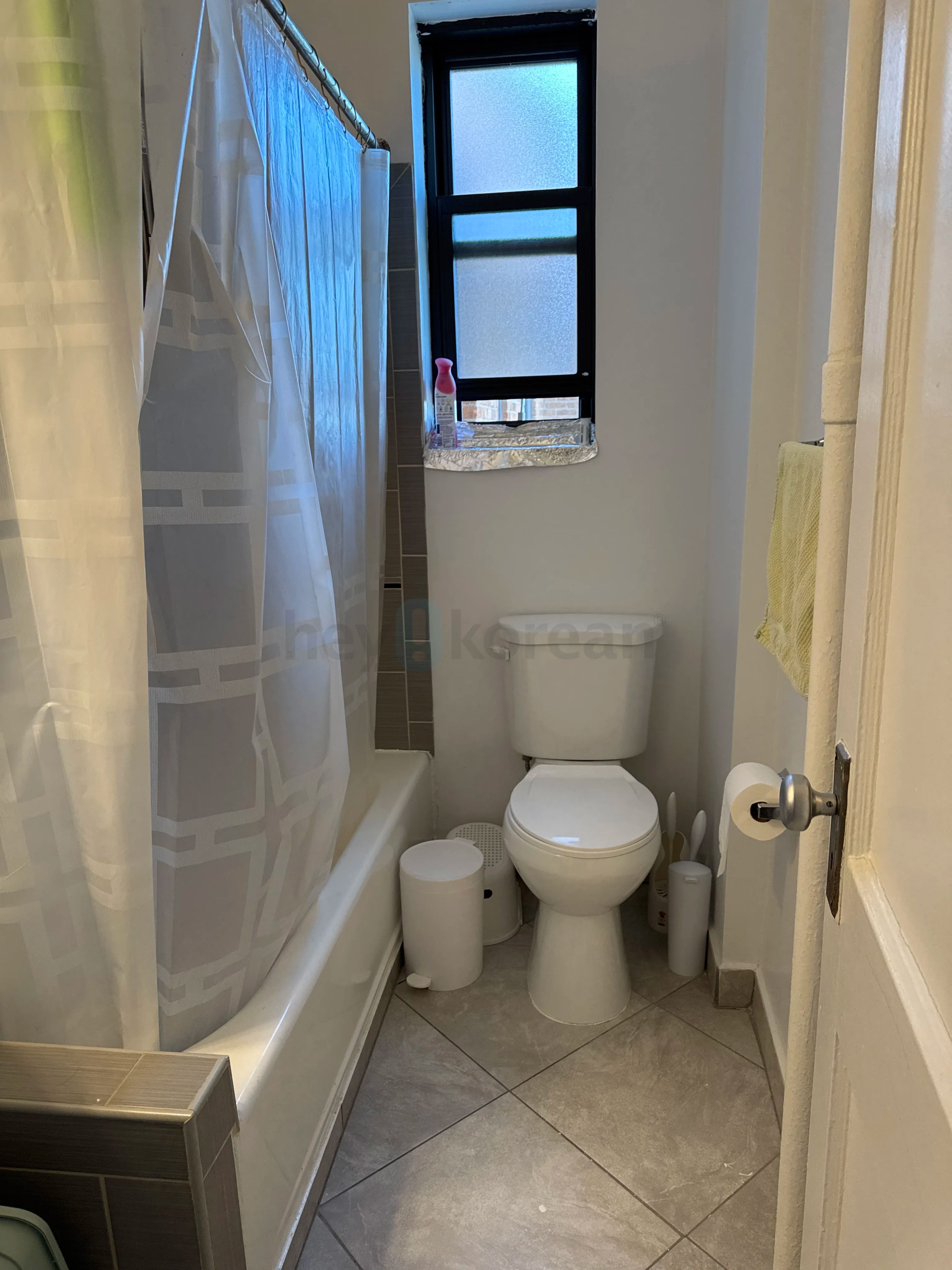 급구!!!165가 브로드웨이역 앞 여성 룸메구해요 썸네일 10