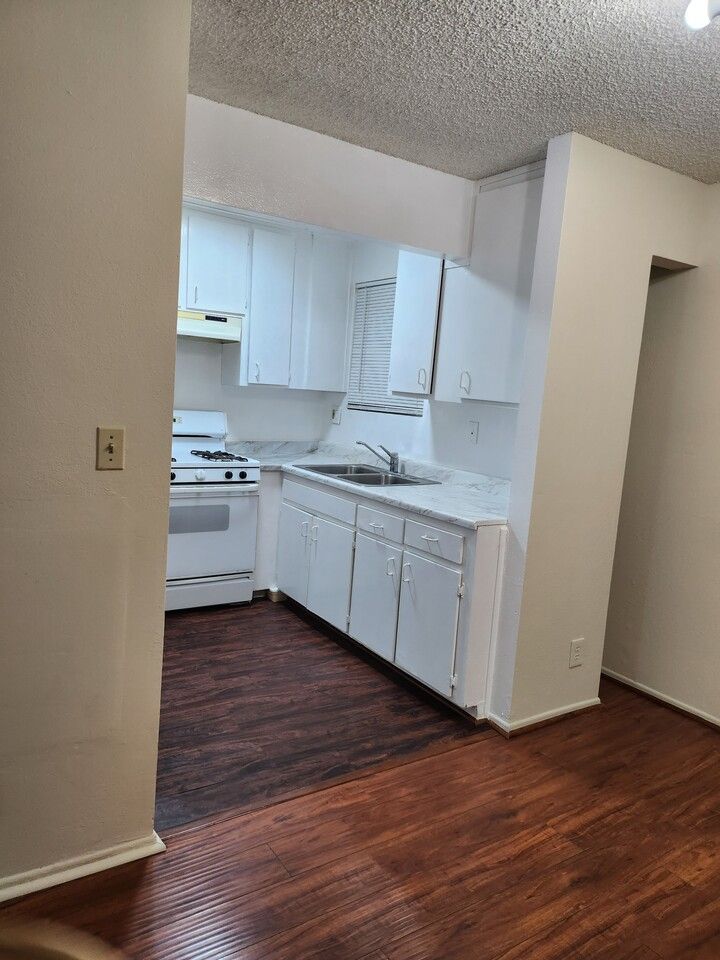 2 Bed, 1 bath, 1 parking 썸네일 3