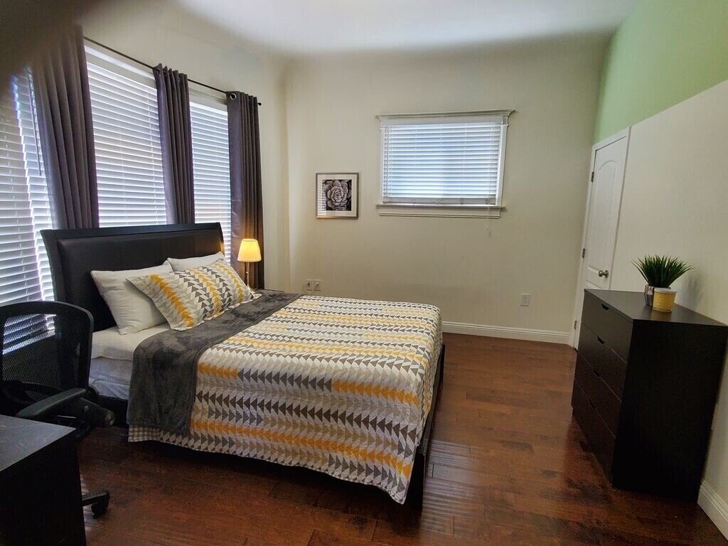 LA, 1 bed, 개인화장실, 안전한 주차